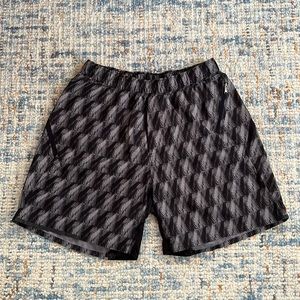 Lululemon Athletic Shorts Men’s Medium